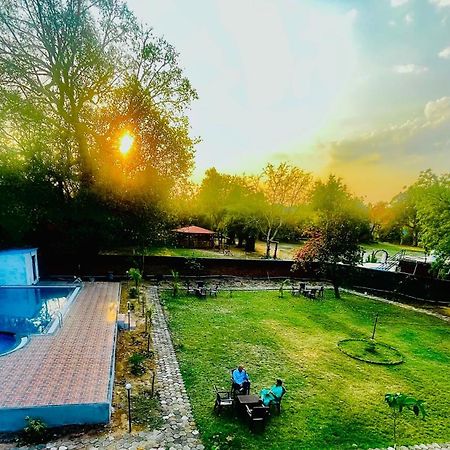 Hotel Jungle Palace Resort Umariā Екстериор снимка