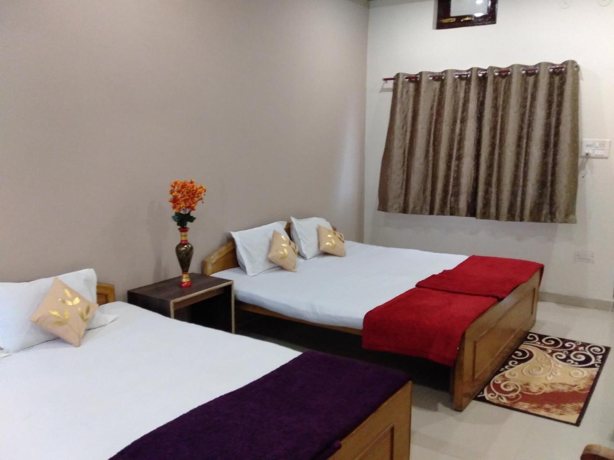 Hotel Jungle Palace Resort Umariā Екстериор снимка