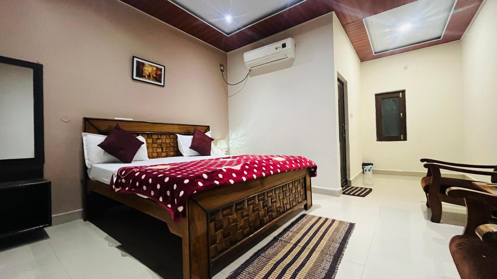 Hotel Jungle Palace Resort Umariā Екстериор снимка
