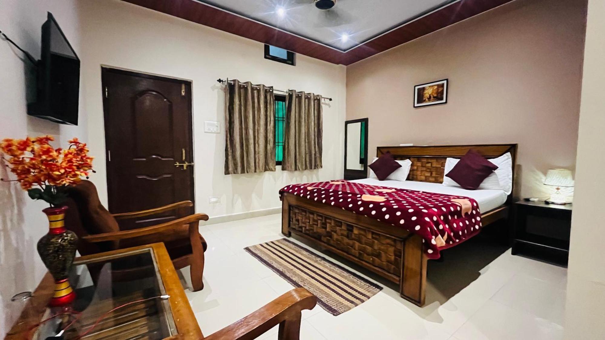 Hotel Jungle Palace Resort Umariā Екстериор снимка