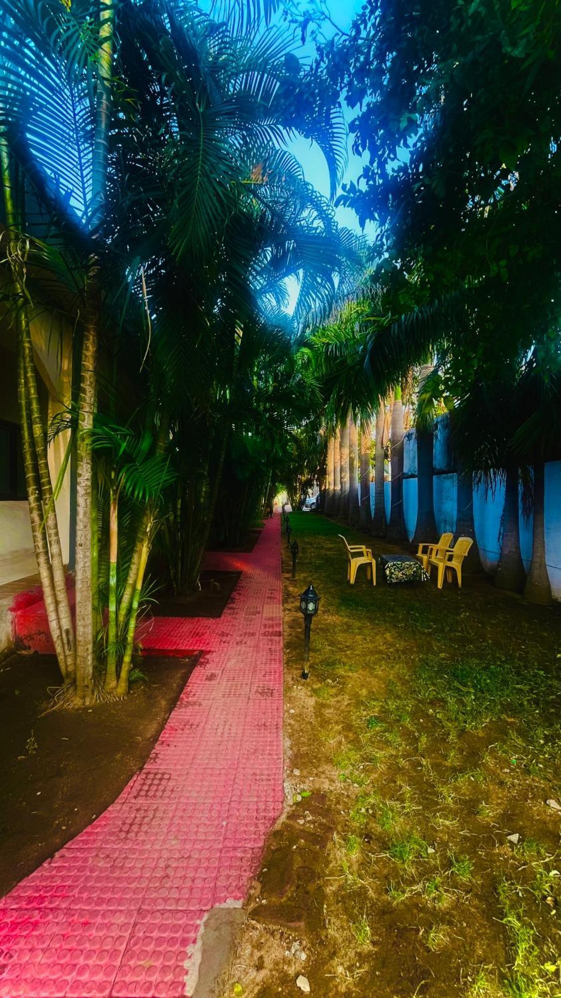 Hotel Jungle Palace Resort Umariā Екстериор снимка